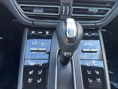 2022 Porsche Macan AWD