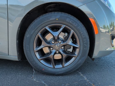 2020 Chrysler Pacifica Touring