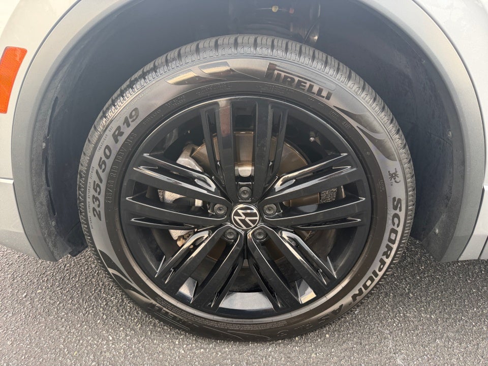 2022 Volkswagen Tiguan SE R-Line Black