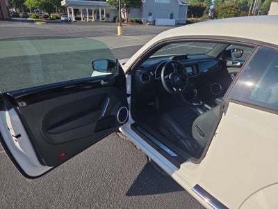 2012 Volkswagen Beetle 2.0T Turbo w/Sound/Nav PZEV