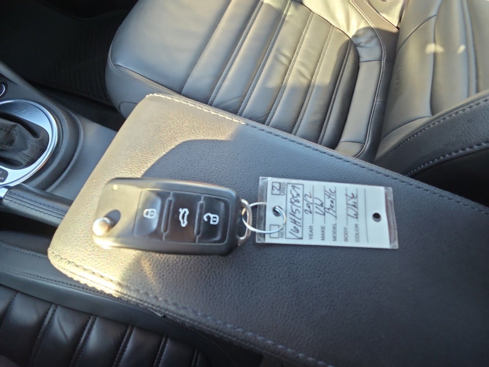2012 Volkswagen Beetle 2.0T Turbo w/Sound/Nav PZEV