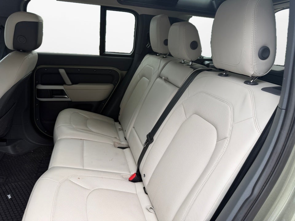 2023 Land Rover Defender SE