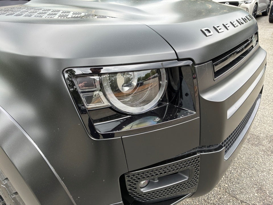 2023 Land Rover Defender 110 V8