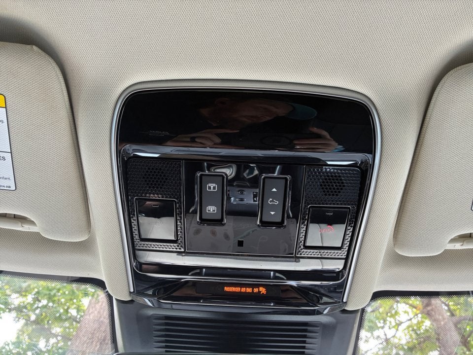 2022 Land Rover New Range Rover SE