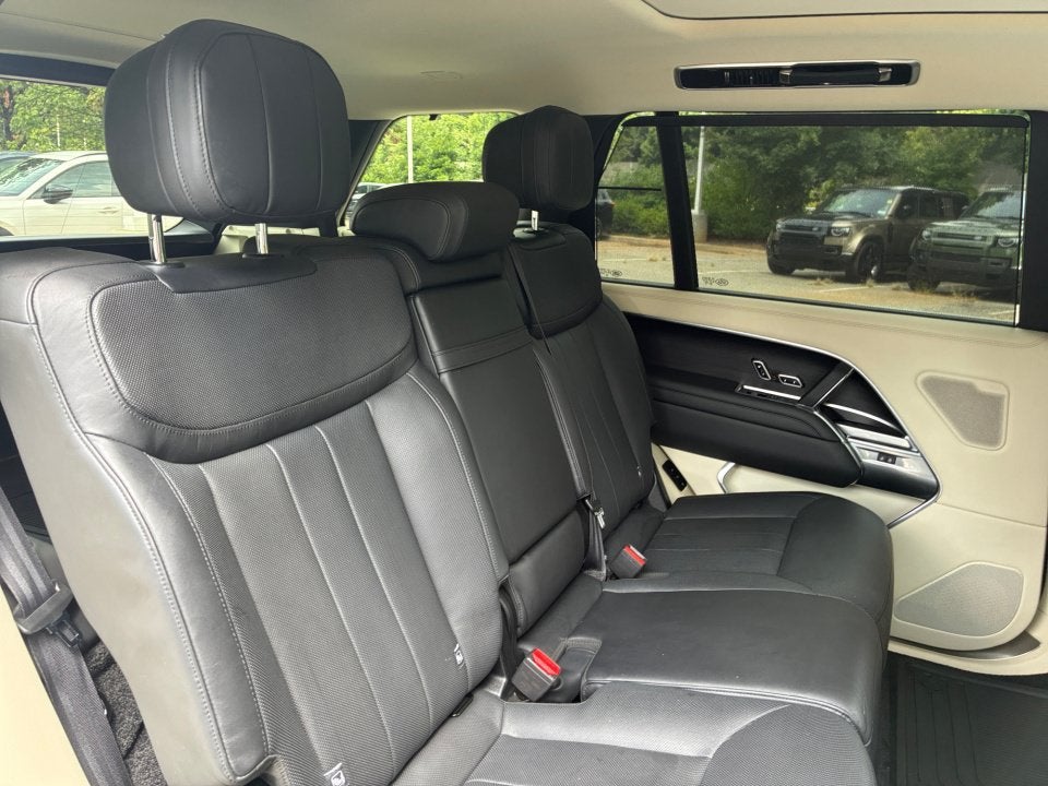 2022 Land Rover New Range Rover SE