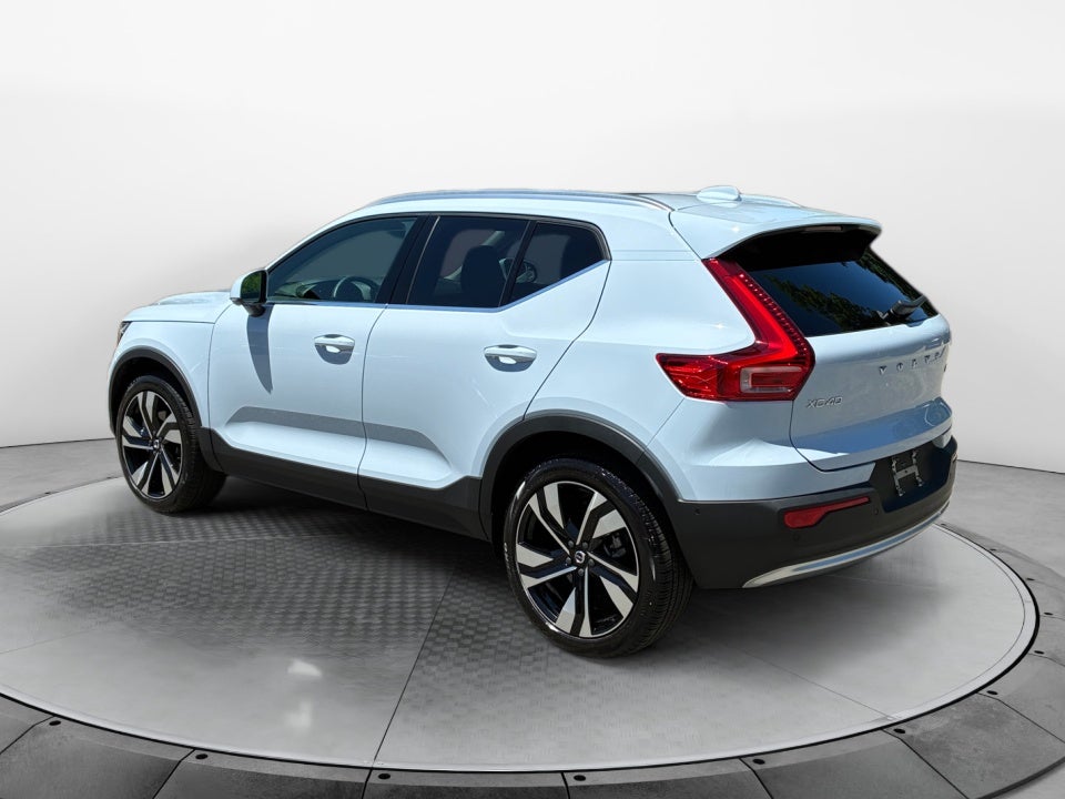 2025 Volvo XC40 B5 Ultra Bright Theme
