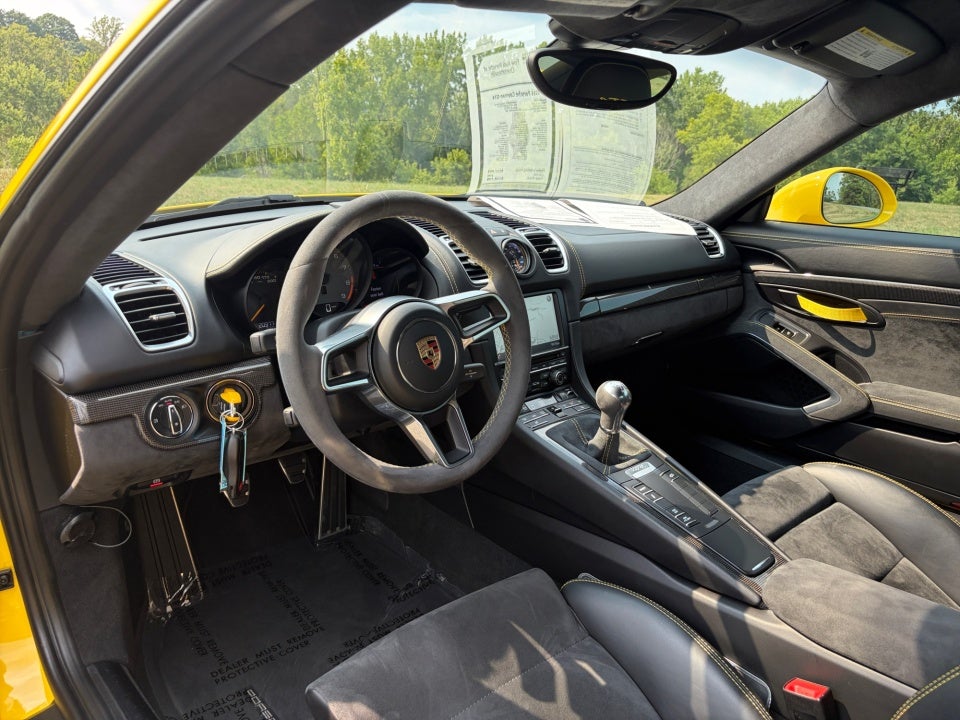 2016 Porsche Cayman GT4