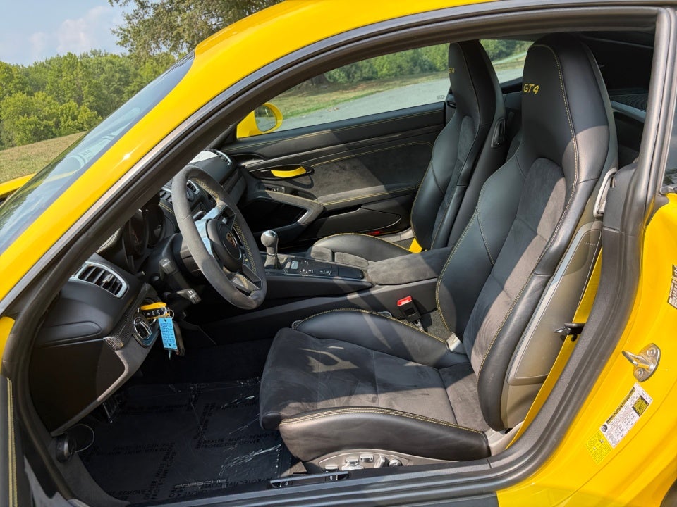 2016 Porsche Cayman GT4