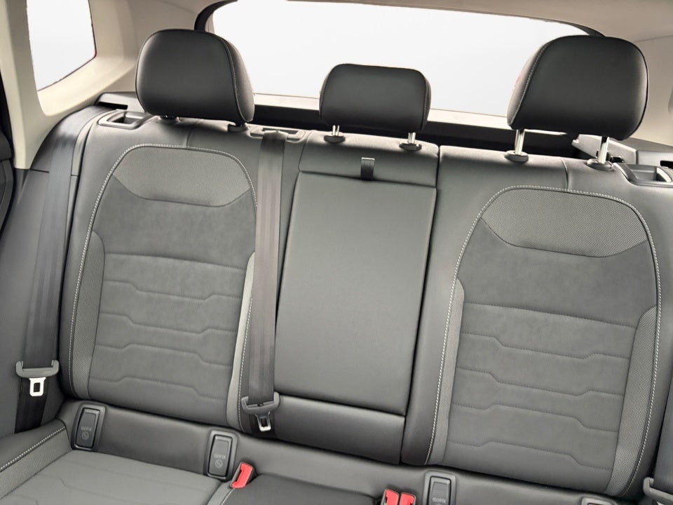 2026 Volkswagen Taos SE Black