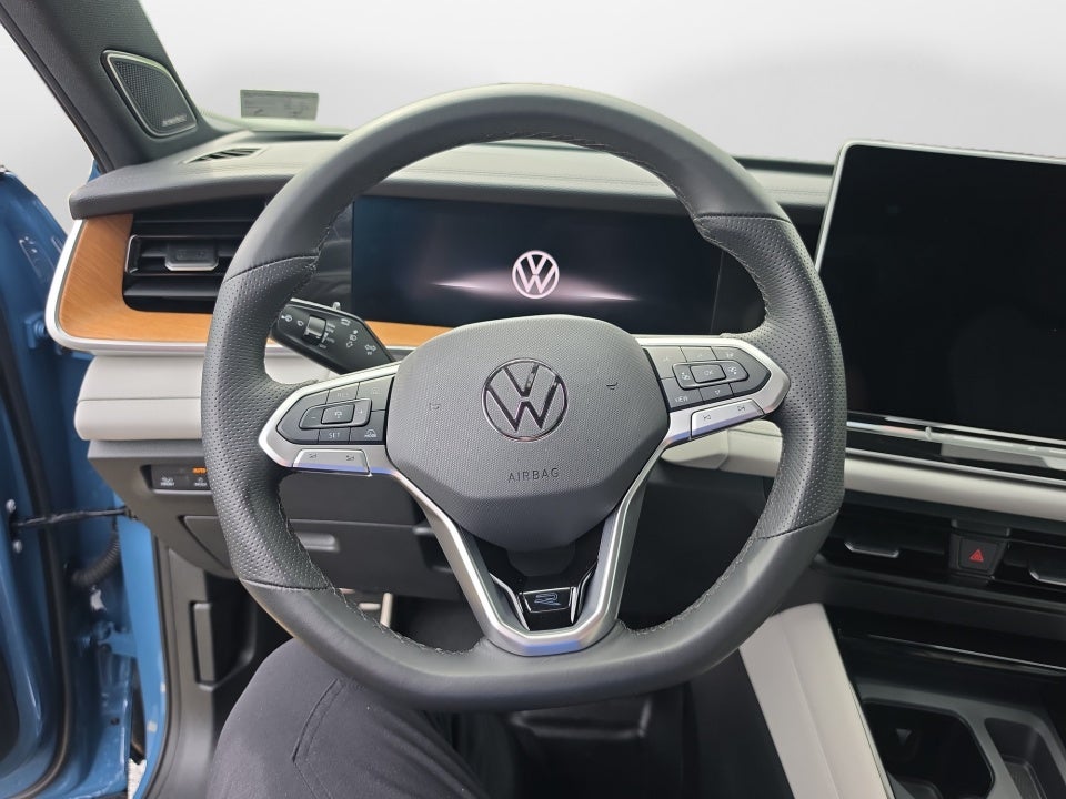 2025 Volkswagen Tiguan SEL R-Line