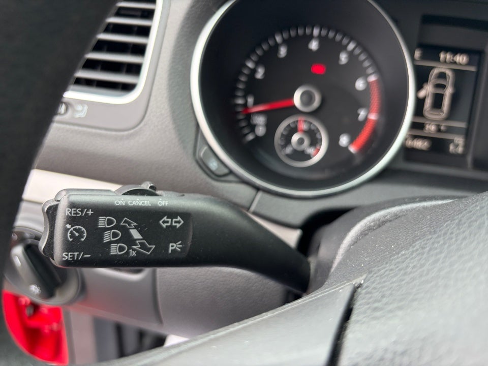 2012 Volkswagen Golf 2.5L 2-Door