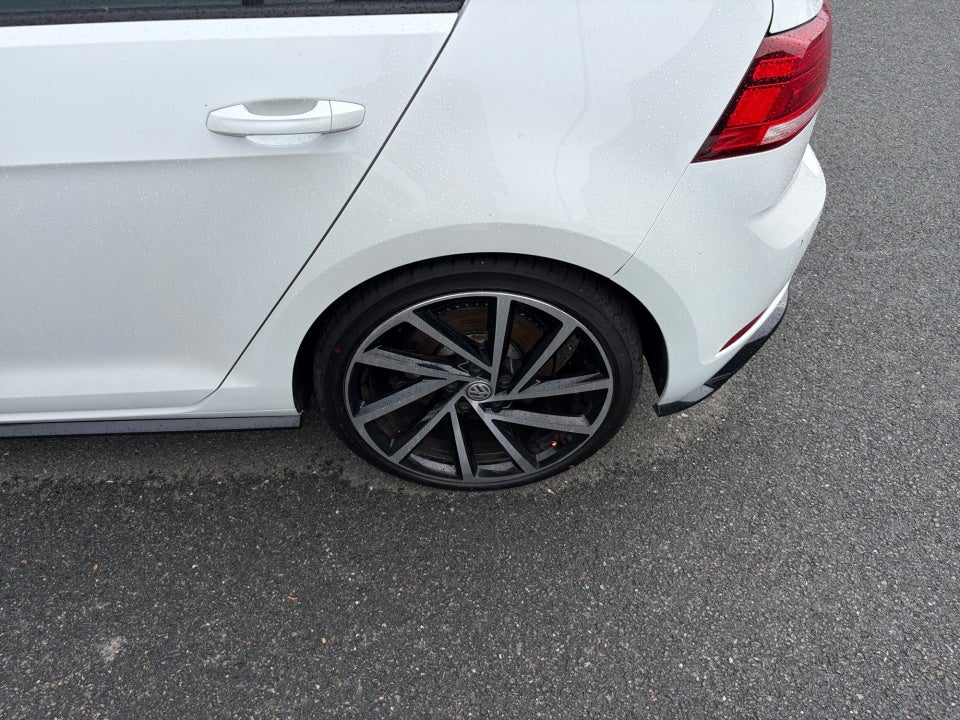 2019 Volkswagen Golf R 2.0T w/DCC & Navigation (M6)