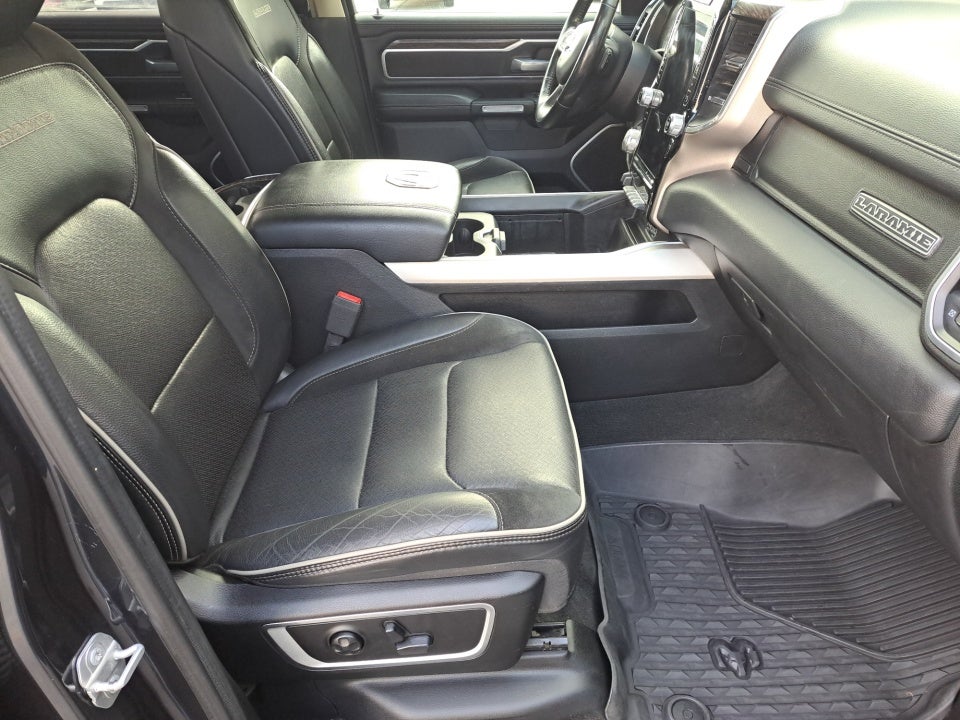 2020 RAM 1500 Laramie Crew Cab 4x4 5'7" Box