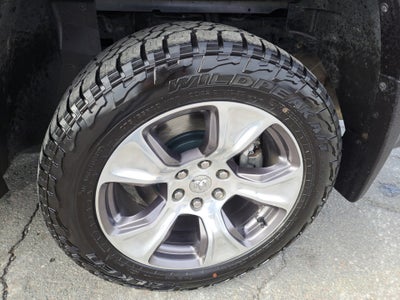 2020 RAM 1500 Laramie Crew Cab 4x4 5'7" Box