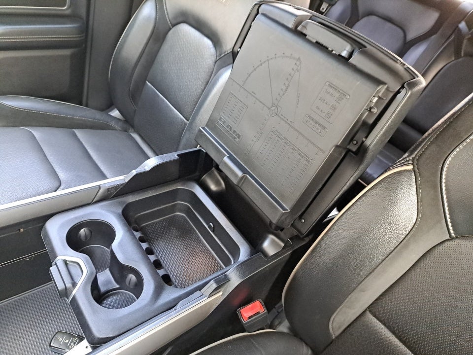 2020 RAM 1500 Laramie Crew Cab 4x4 5'7" Box