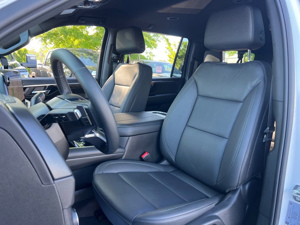 2025 Chevrolet Suburban 2WD LT
