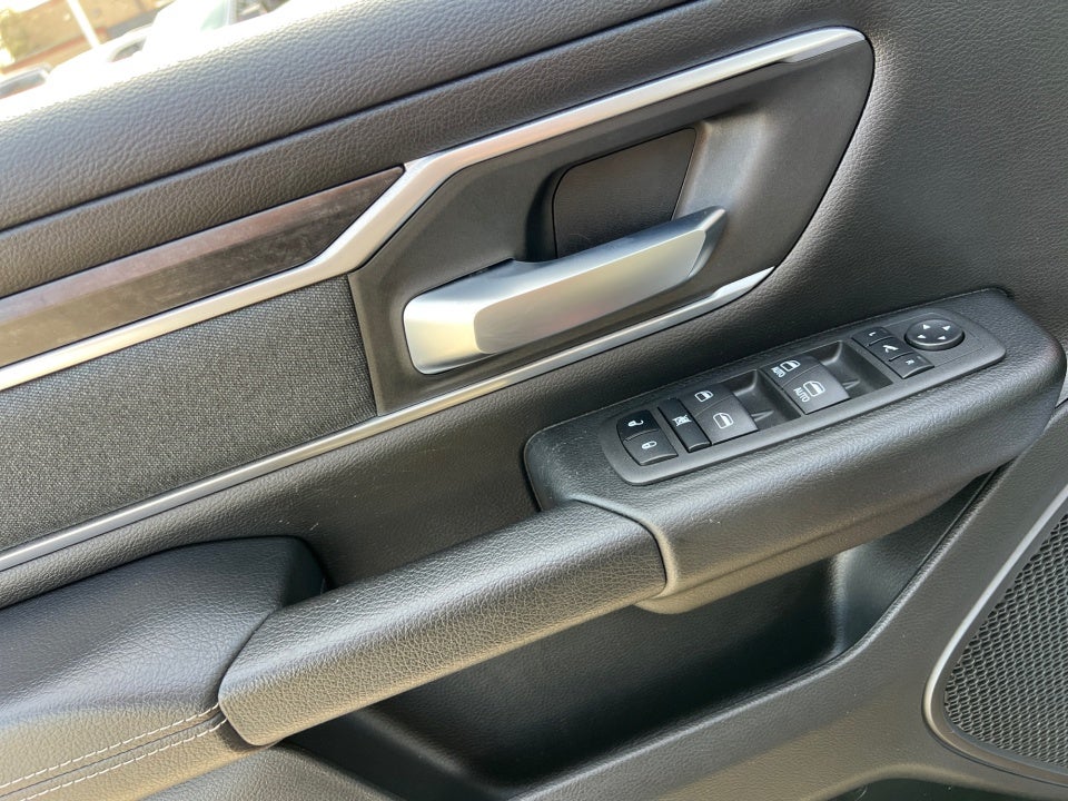 2022 RAM 1500 Big Horn Crew Cab 4x4 5'7" Box